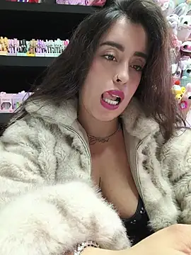 MissNyraSecret Show in webcam