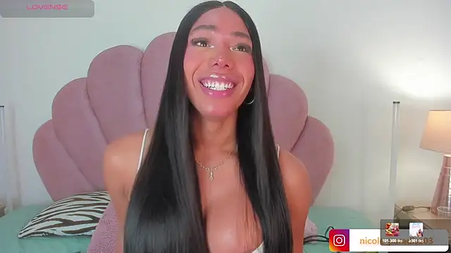 Nicole_Paradise's Webcam Show
