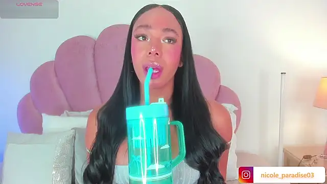 Nicole_Paradise's Webcam Show