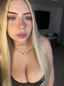 MiaWhitePink_'s Webcam Show