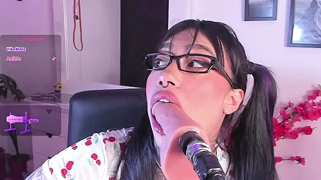 Akari1_Mischief webkamerás műsora