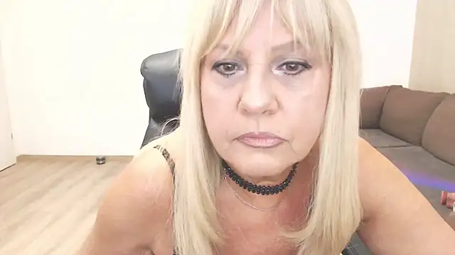 amberdoll4u's Webcam Show