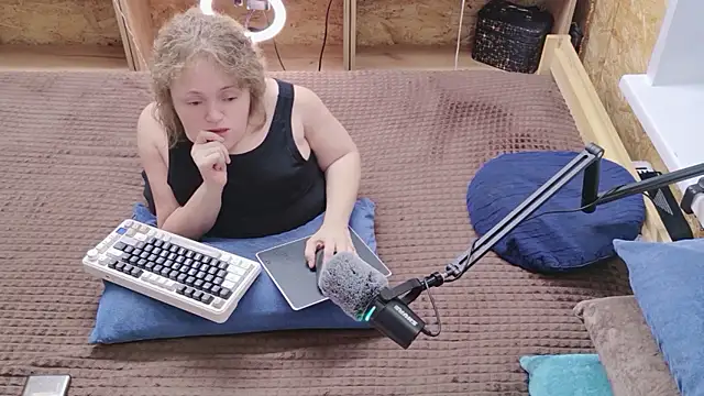 MiniNatalie Pertunjukan Webcam