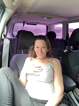 Sophia-Squirts-UK's Live XXX Chat