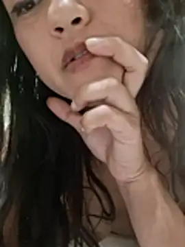 beverly33 Show in webcam