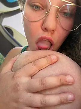 RinaBOOBS90j's Webcam Show