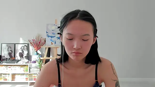 Chat +18 de ailey_chao ao vivo