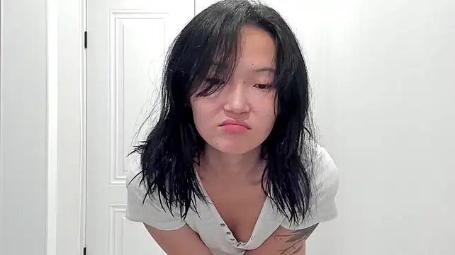 ailey_chao Adlı Modelin Canlı XXX Sohbeti