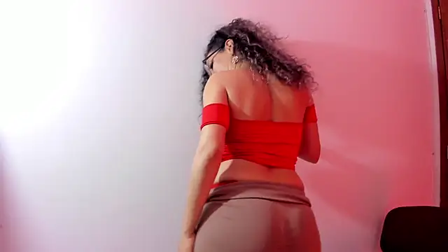 StarMilfのライブXXXチャット