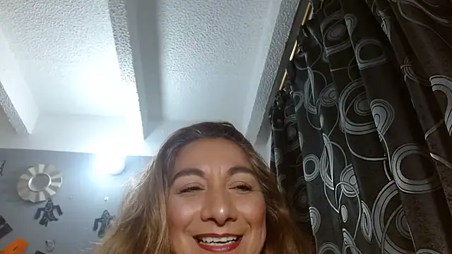 XXX chat uživo modela _SamanthaDoll_