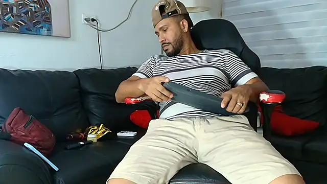 הופעת וובקאם של luis_23hot