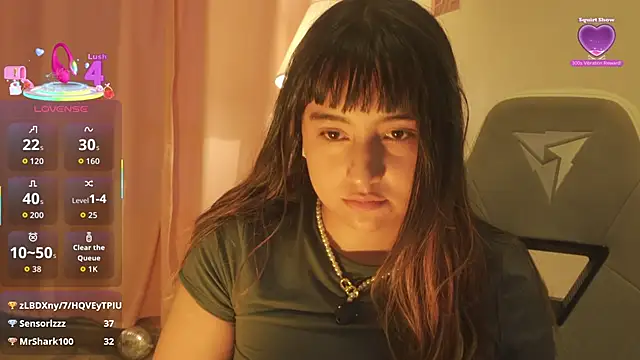 EmmitaGarcia's Live Chat Room