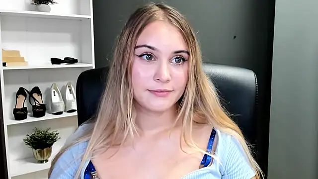 kitty_valeria Adlı Modelin Canlı XXX Sohbeti