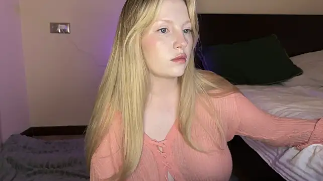 jullietkka Adlı Modelin Canlı XXX Sohbeti