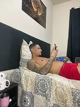 Show modela ademir-ssa na web-kameri