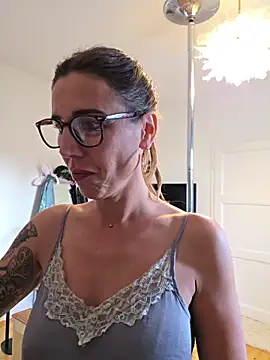 Klamsine live XXX chat