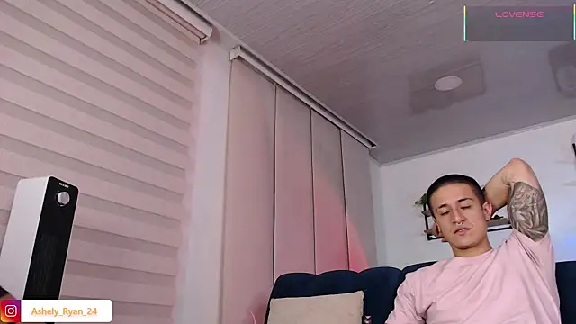 צ'אט XXX בשידור חי של ashely_ryan24