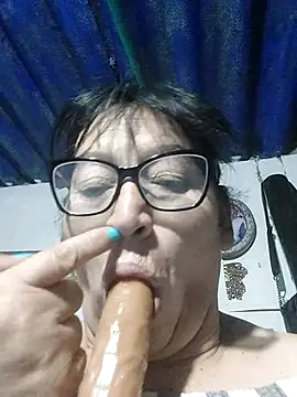 clarita_01 Show in webcam