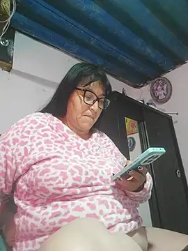 clarita_01: διαδικτυακό σόου στην κάμερα