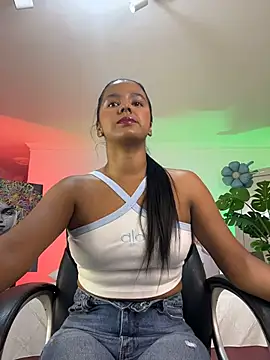XXX chat uživo modela JANYLOVE__