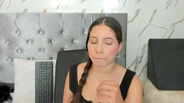 nymphomanya Show in webcam