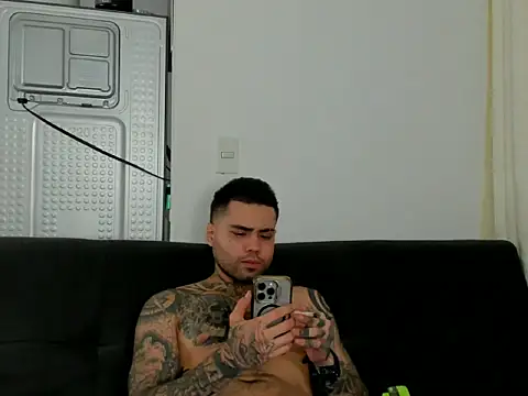 Eroxxx1327 webkamerás műsora