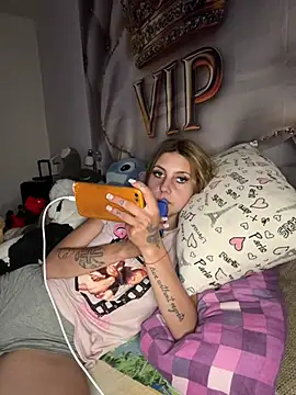 Luna1114 webkamerás műsora