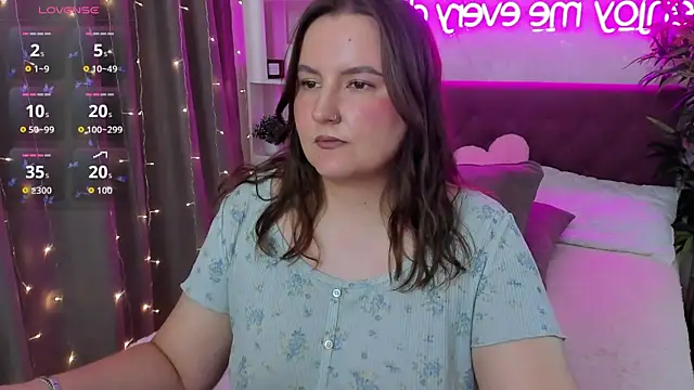 FeralPeach's Live XXX Chat