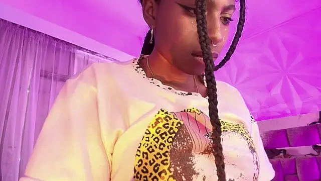 Queen_perla_'s Live XXX Chat
