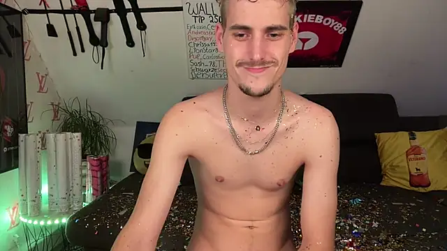 Cookieboy88 Show in webcam