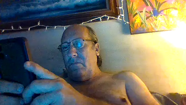 hornyrich69 Show in webcam