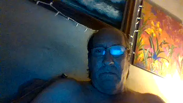 hornyrich69 Show in webcam
