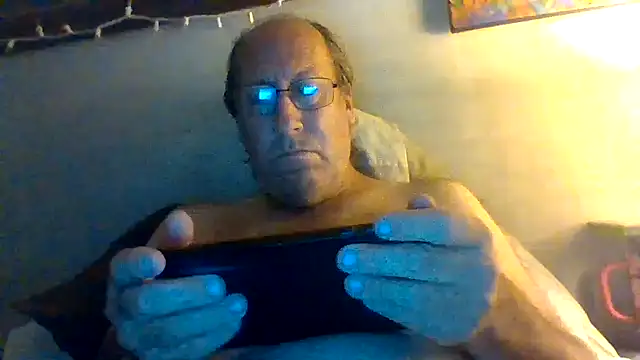 hornyrich69 Show in webcam
