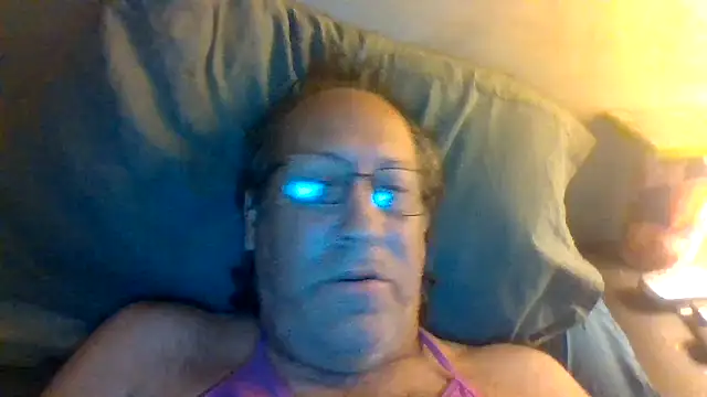 hornyrich69 Show in webcam