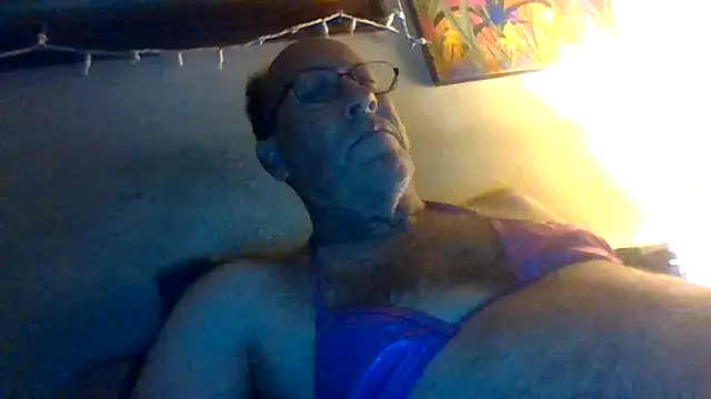 hornyrich69 Show in webcam