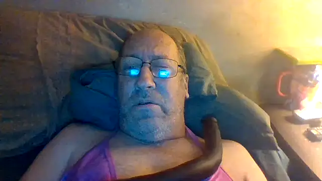 hornyrich69 Show in webcam