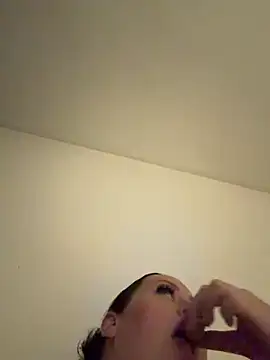 CurvyQueen2023 webcam show