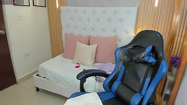 kitty_kayo's Live Chat Room