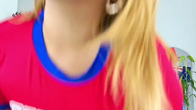 TaraCarson Show in webcam