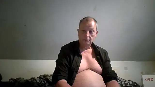 Pokazy przed kamerką – chubbybear2cum