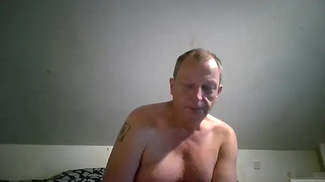 chubbybear2cum: διαδικτυακό σόου στην κάμερα
