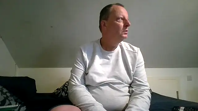 Pokazy przed kamerką – chubbybear2cum