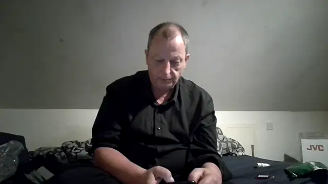 Pokazy przed kamerką – chubbybear2cum