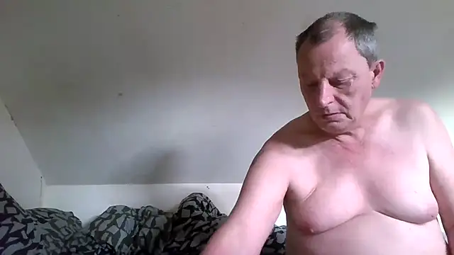 chubbybear2cum 网络视讯表演