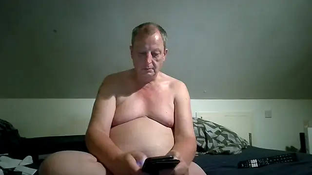 chubbybear2cum: διαδικτυακό σόου στην κάμερα