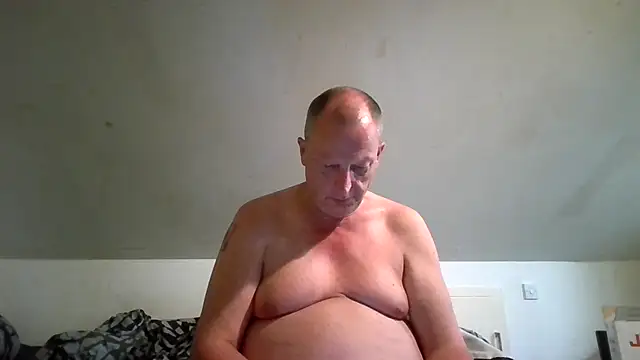 chubbybear2cum 网络视讯表演