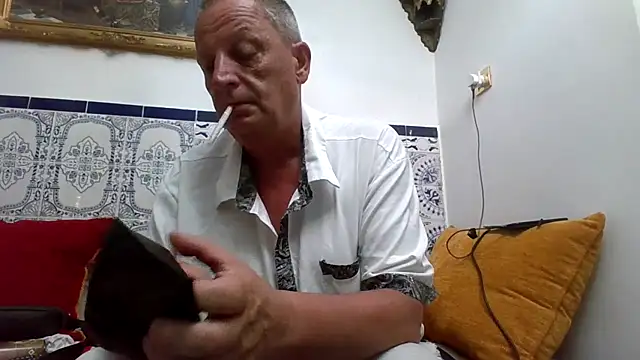 chubbybear2cum Adlı Modelin Web Kamerası Şovu