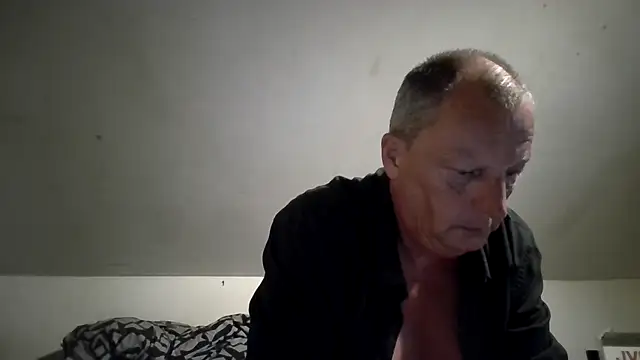 chubbybear2cum 网络视讯表演