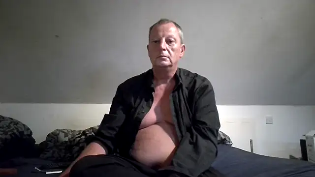 הופעת וובקאם של chubbybear2cum