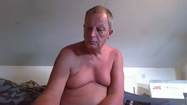 הופעת וובקאם של chubbybear2cum